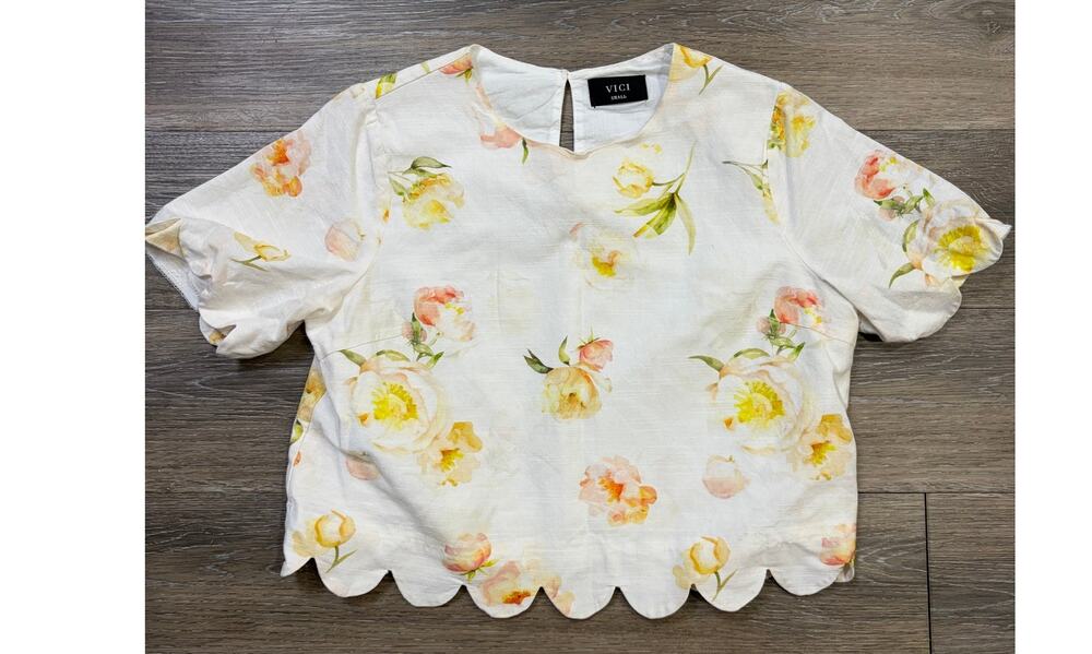 Vici Floral Scallop Hem Blouse Small Romantic Cottagecore Spring Top